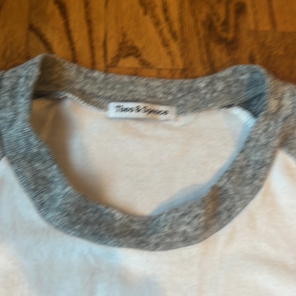 Theo & Spence Woman’s White and Grey Sweatshirt Size XS - Picture 2 of 4